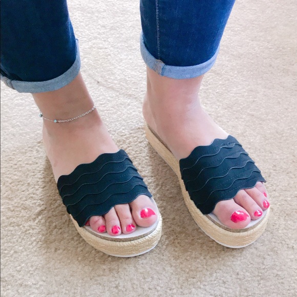 shoeroom21 boutique Shoes - LADIES SCALLOPED ESPADRILLE CORK SLIDES.BLACK